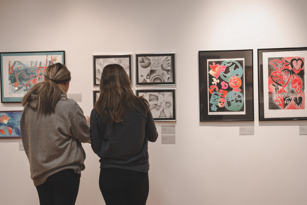 students view art gallery